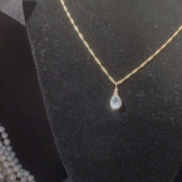 Elegant Gold and Silver Pendant Necklace - Picture 1 of 1